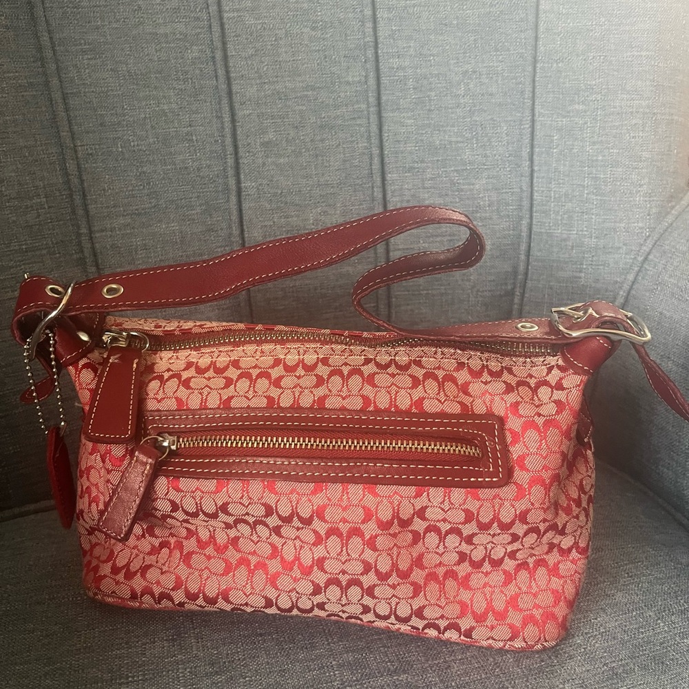 Authentic vintage Coach shoulder bag (style 6032)